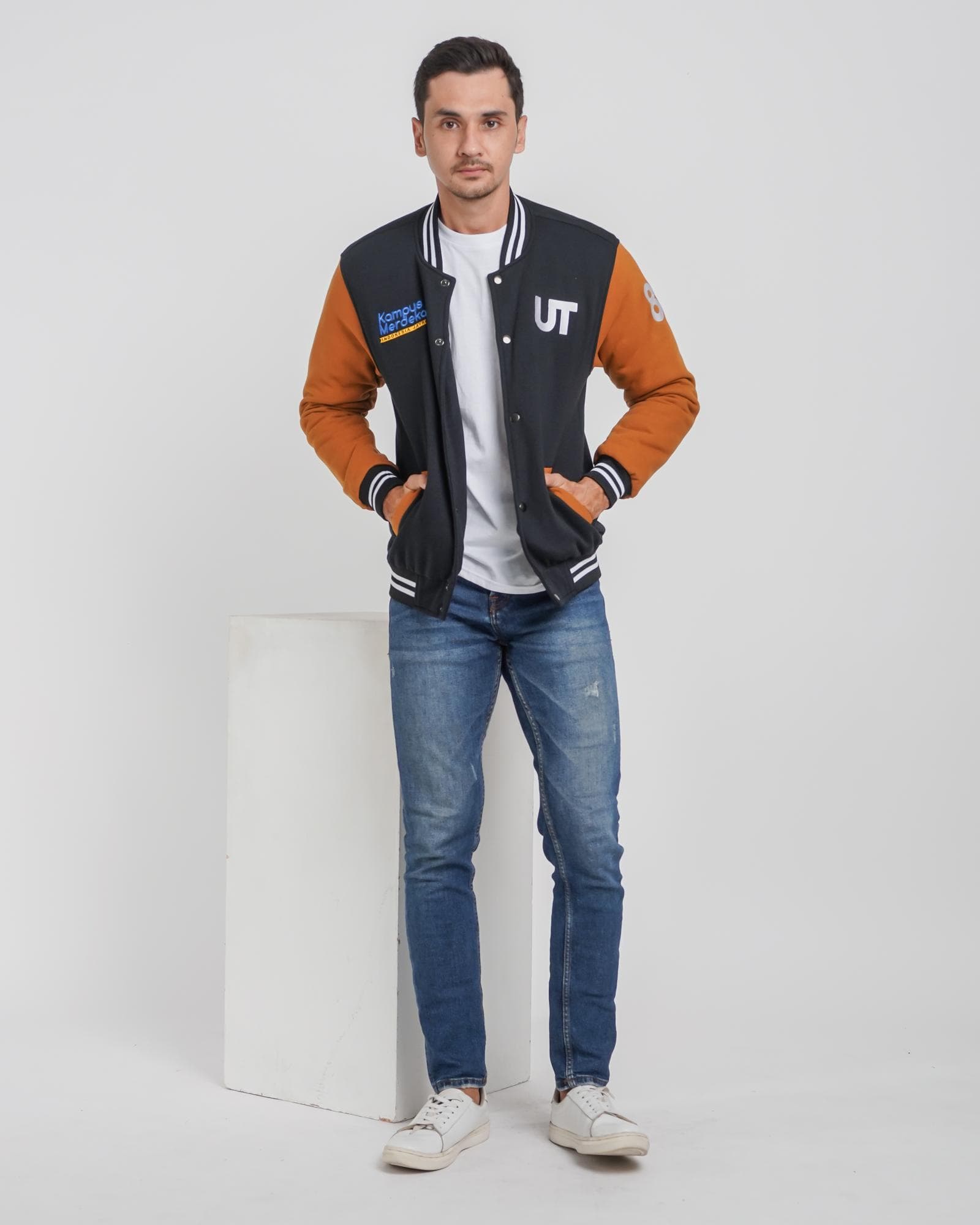 Jaket Varsity Hitam Universitas Terbuka Pria/Wanita
