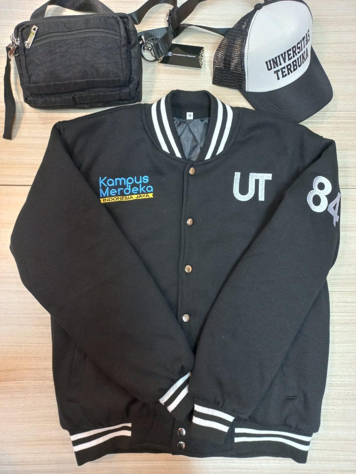 JAKET VARSITY HITAM POLOS Universitas Terbuka Pria/Wanita