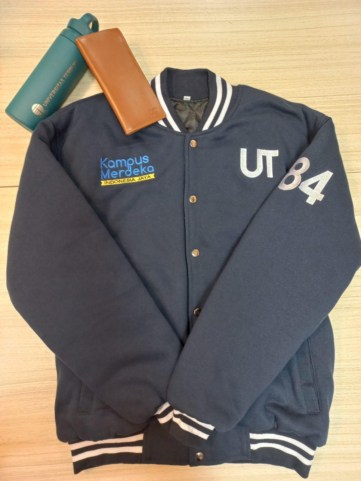 JAKET VARSITY NAVY POLOS Universitas Terbuka Pria/Wanita